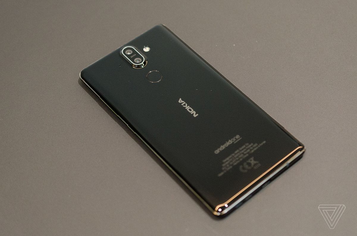 OLED 曲面屏、ZEISS 雙攝、IP67 防水、無線充電：Nokia 8 Sirocco 正式發布；售價 €749 歐元 2