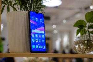 【OPPO F9詳細評測】水滴屏幕，雙攝，VOOC閃充，智能美顔，俏麗外型報到，更全面的F系列智能手機！ 2