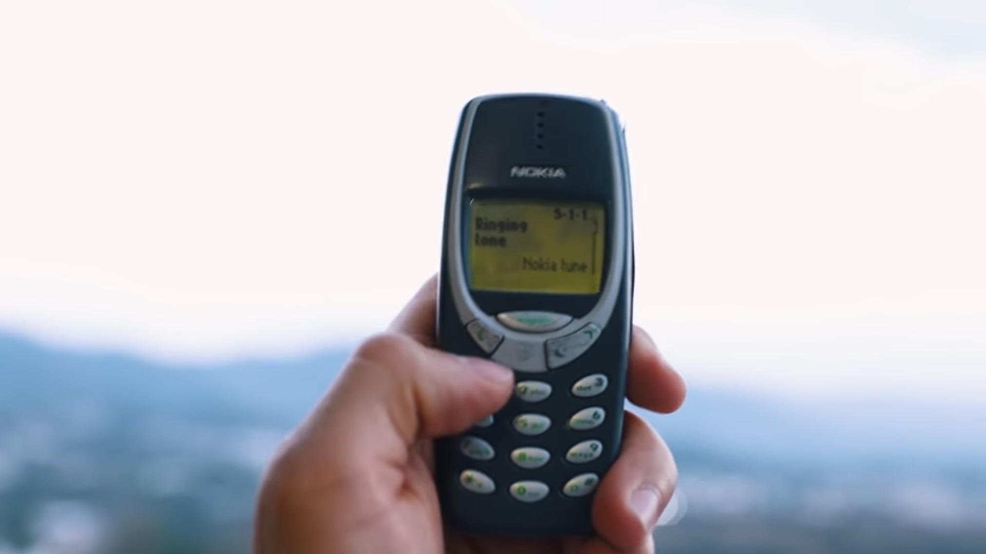 【視頻】1000 尺高空丟下：Samsung Galaxy S10 與 Nokia 3310 鬥命硬；只有一部活下，還可撥打電話！ 3