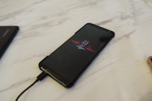 Snapdragon 855+處理器，120Hz屏幕，電競元素設計：Asus ROG Phone 2手機評測！ 86