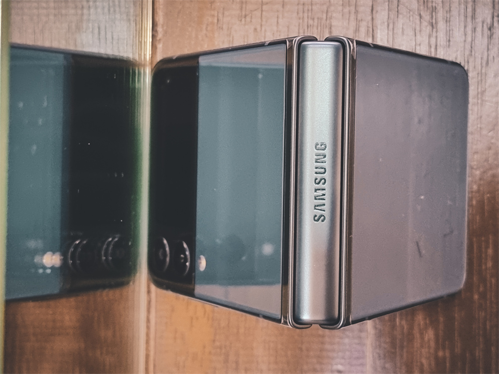 Samsung Galaxy Z Flip3 開箱初體驗：翻蓋智能手機的複興，由它的流行開始！ 5