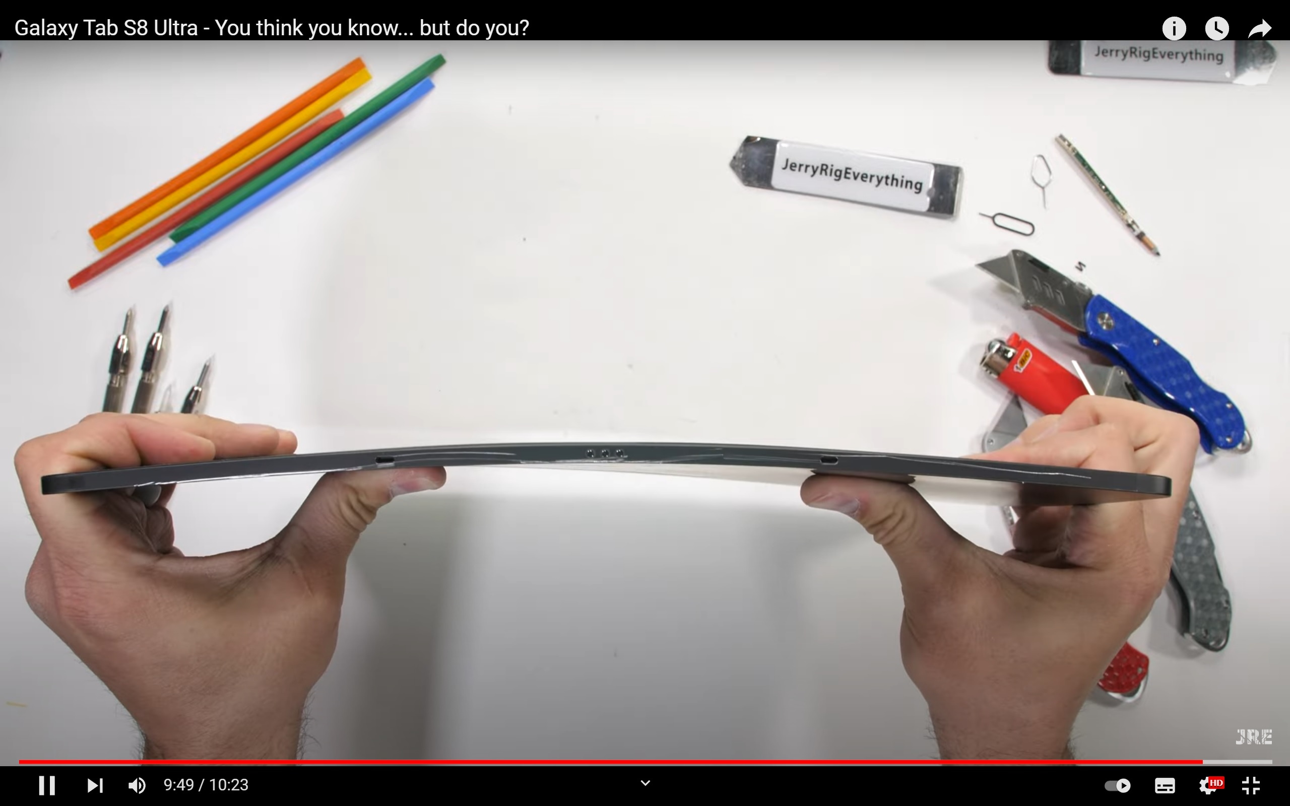殘虐測試：JerryRigEverything 無法掰彎 Samsung Galaxy Tab S8 Ultra，直呼需重新思考人生！ 3
