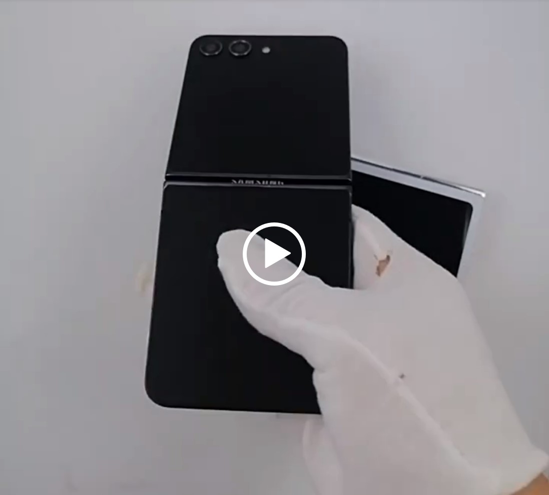 仍無法緊密合起：Samsung Galaxy Z Flip5 模型機與上手視頻曝光；黑款異形屏不突兀！ 2
