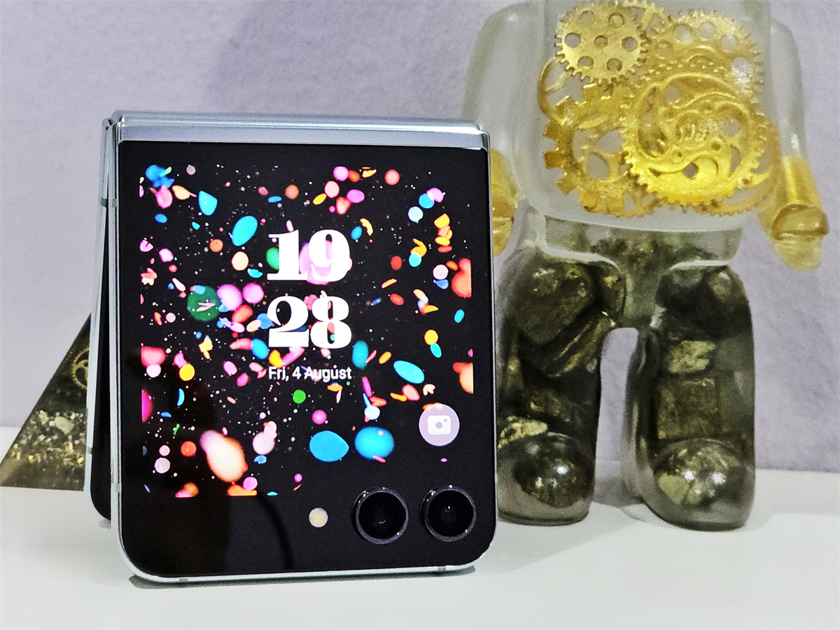Samsung Galaxy Z Flip5 詳細評測：更大外屏，開啟翻蓋機更好玩時代！ 17