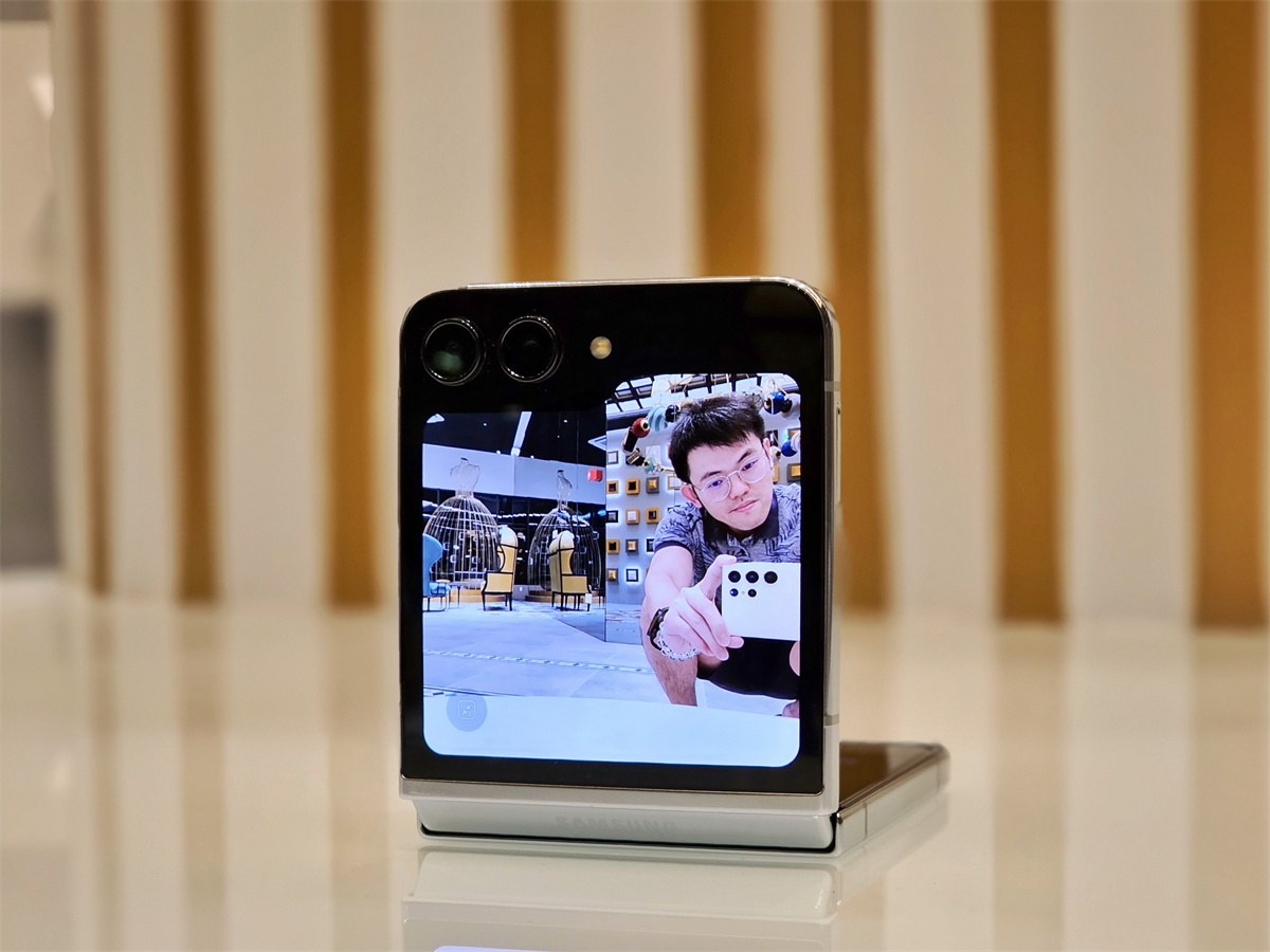 Samsung Galaxy Z Flip5 開箱初評測：外屏的誘惑，您擋得住嗎？ 14
