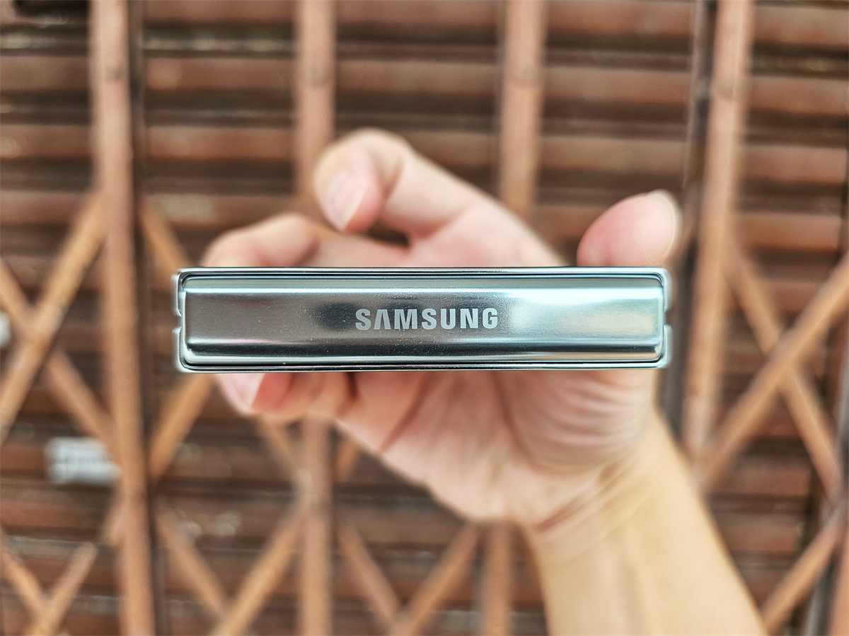 Samsung Galaxy Z Flip5 開箱初評測：外屏的誘惑，您擋得住嗎？ 9
