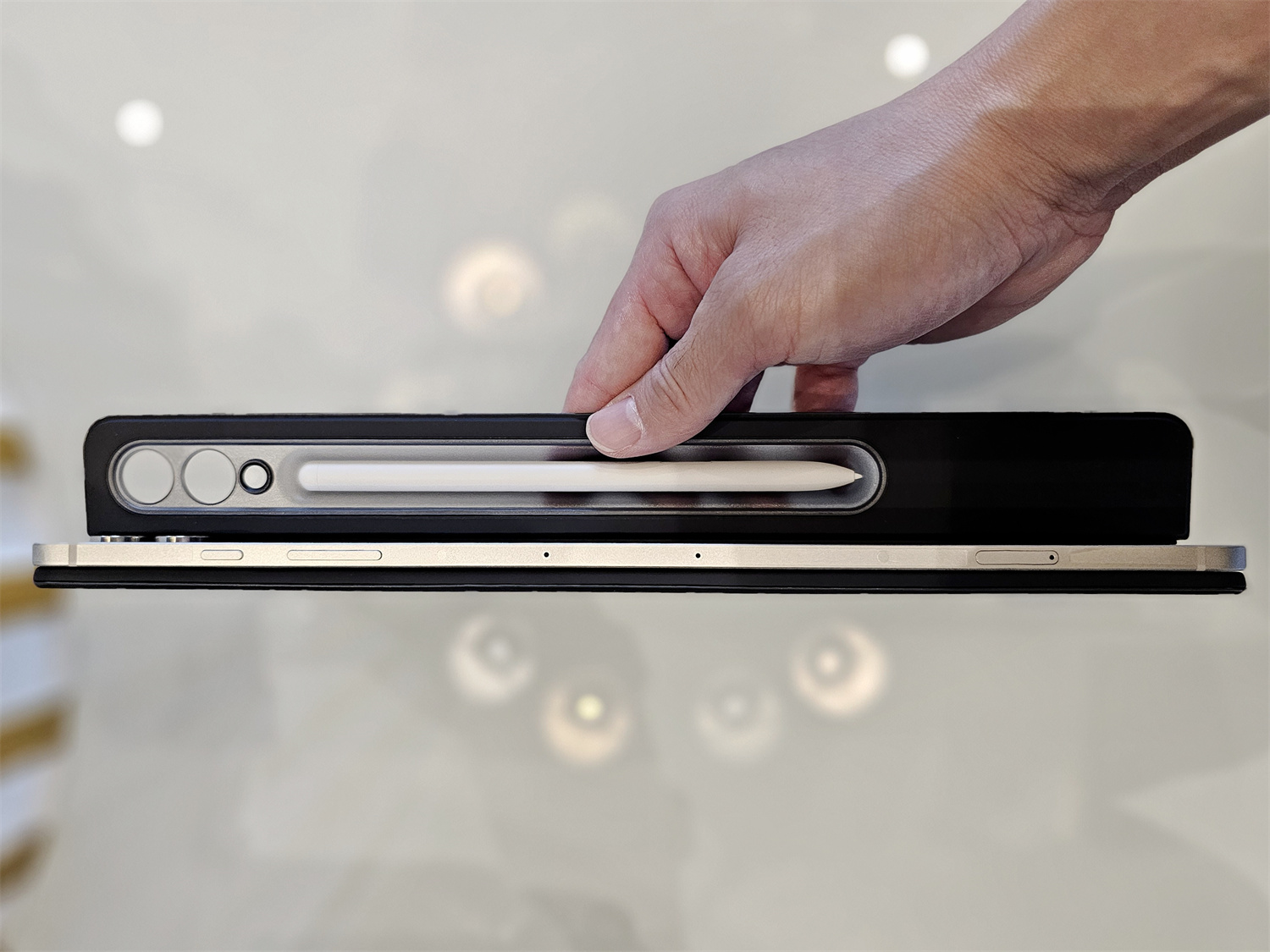 大小適中、頂級屏幕、最佳效率：五大特點讓 Samsung Galaxy Tab S9+ 能成為您工作與娛樂的最佳夥伴！ 7