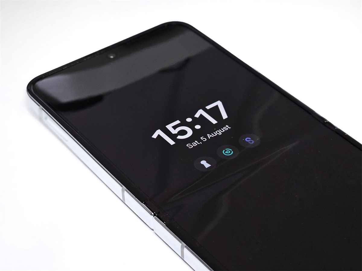 Samsung Galaxy Z Flip5 開箱初評測：外屏的誘惑，您擋得住嗎？ 16