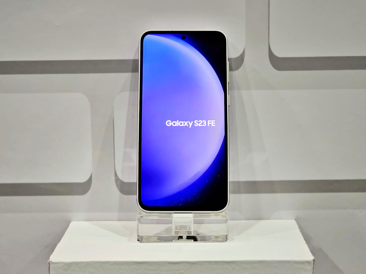 Samsung Galaxy S23 FE 開箱初體驗：中階以上，高端未滿！ 7