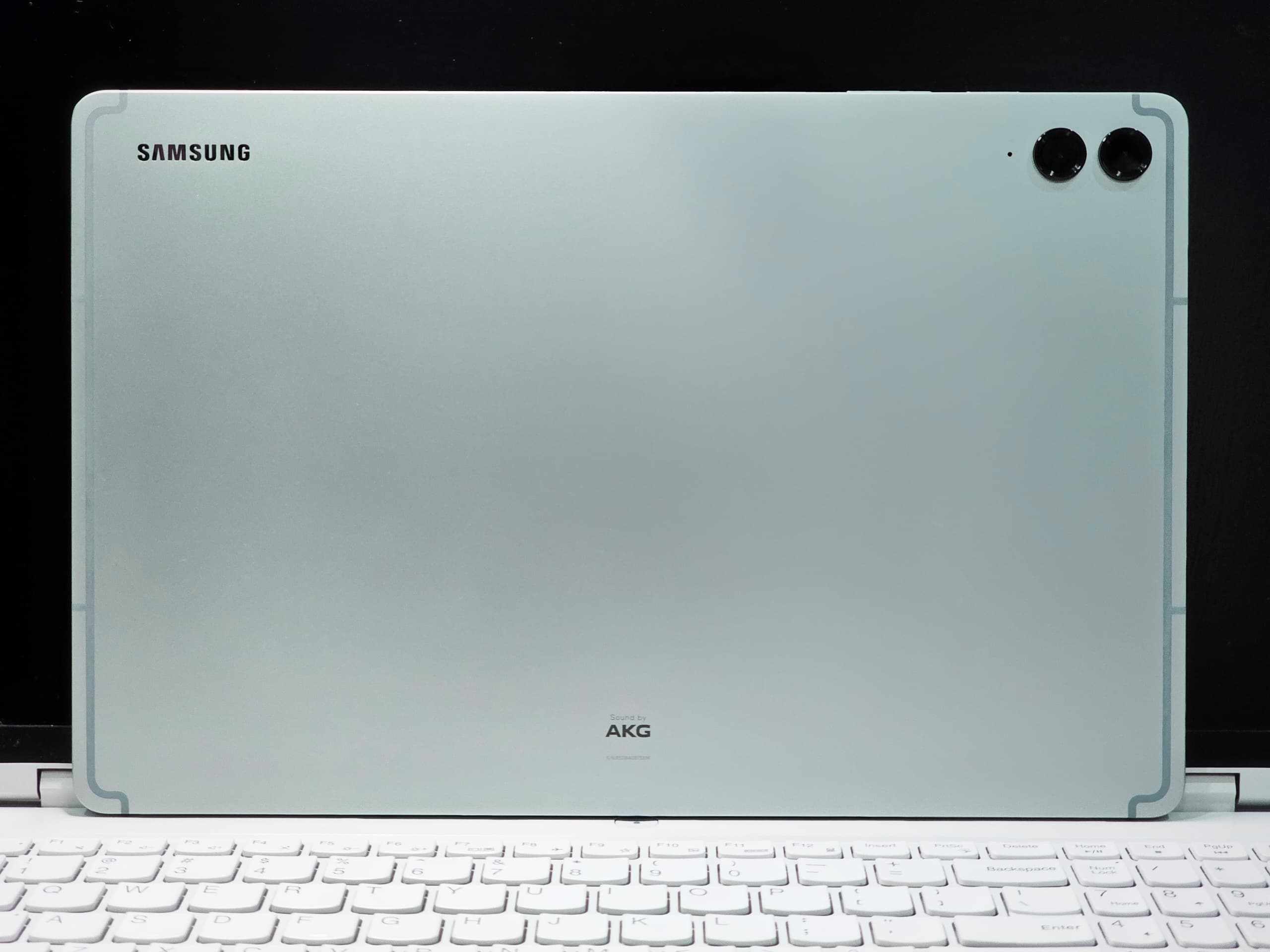 Samsung Galaxy Tab S9 FE+ 開箱初評測：時尚與防水設計融於一身的中高階 Android 平板電腦！ 5