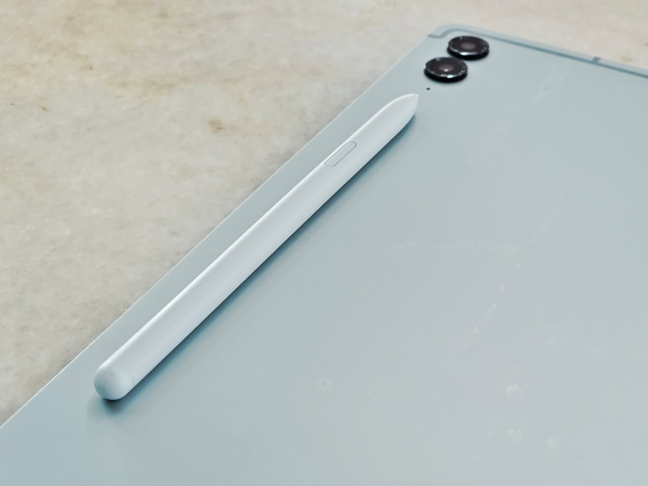Samsung Galaxy Tab S9 FE+ 開箱初評測：時尚與防水設計融於一身的中高階 Android 平板電腦！ 12