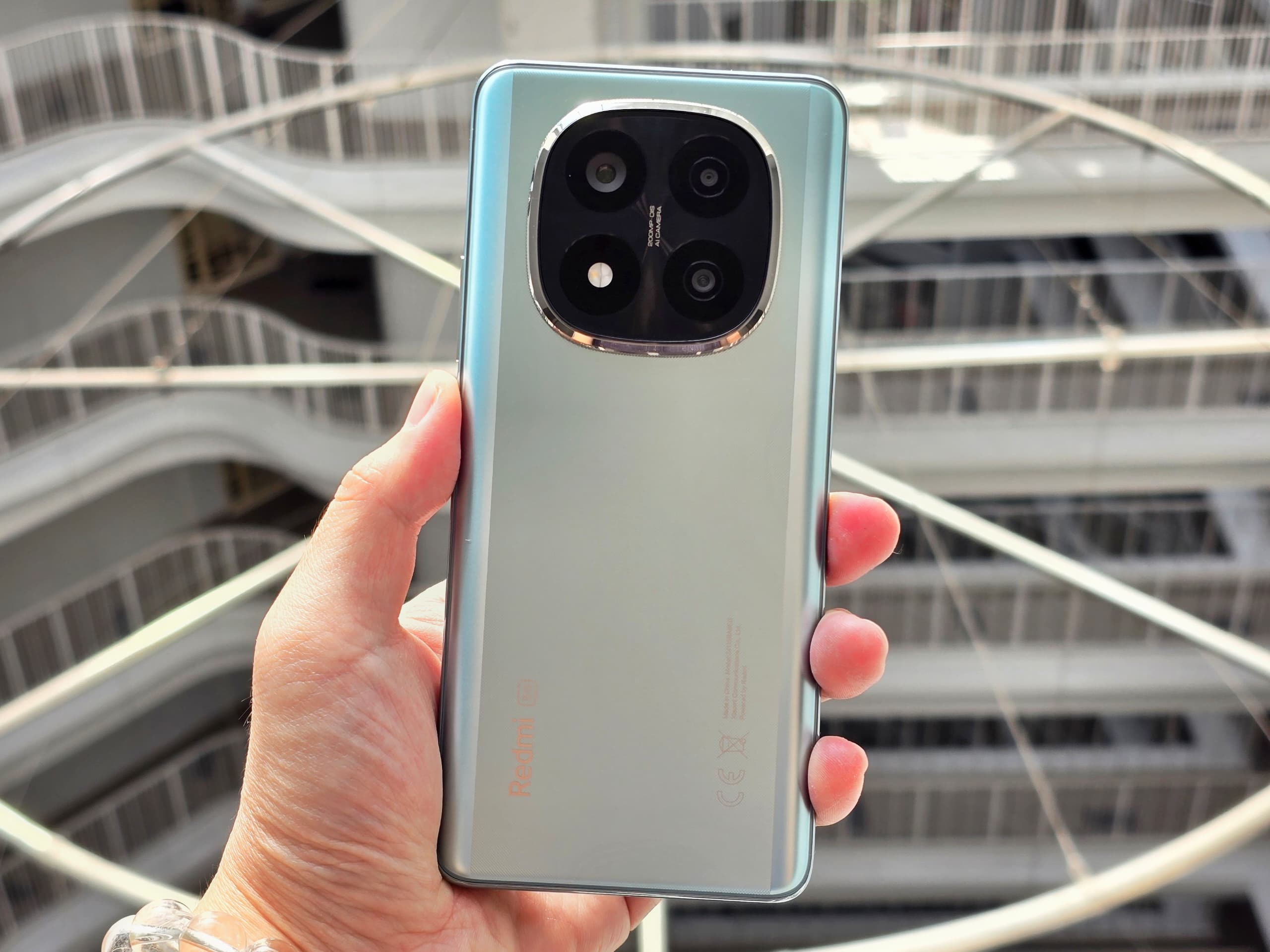 Redmi Note 14 Pro 系列：有史以來最坚固的紅米小金剛；IP68防水設計 + AI 智能要您日常更省心！ 4