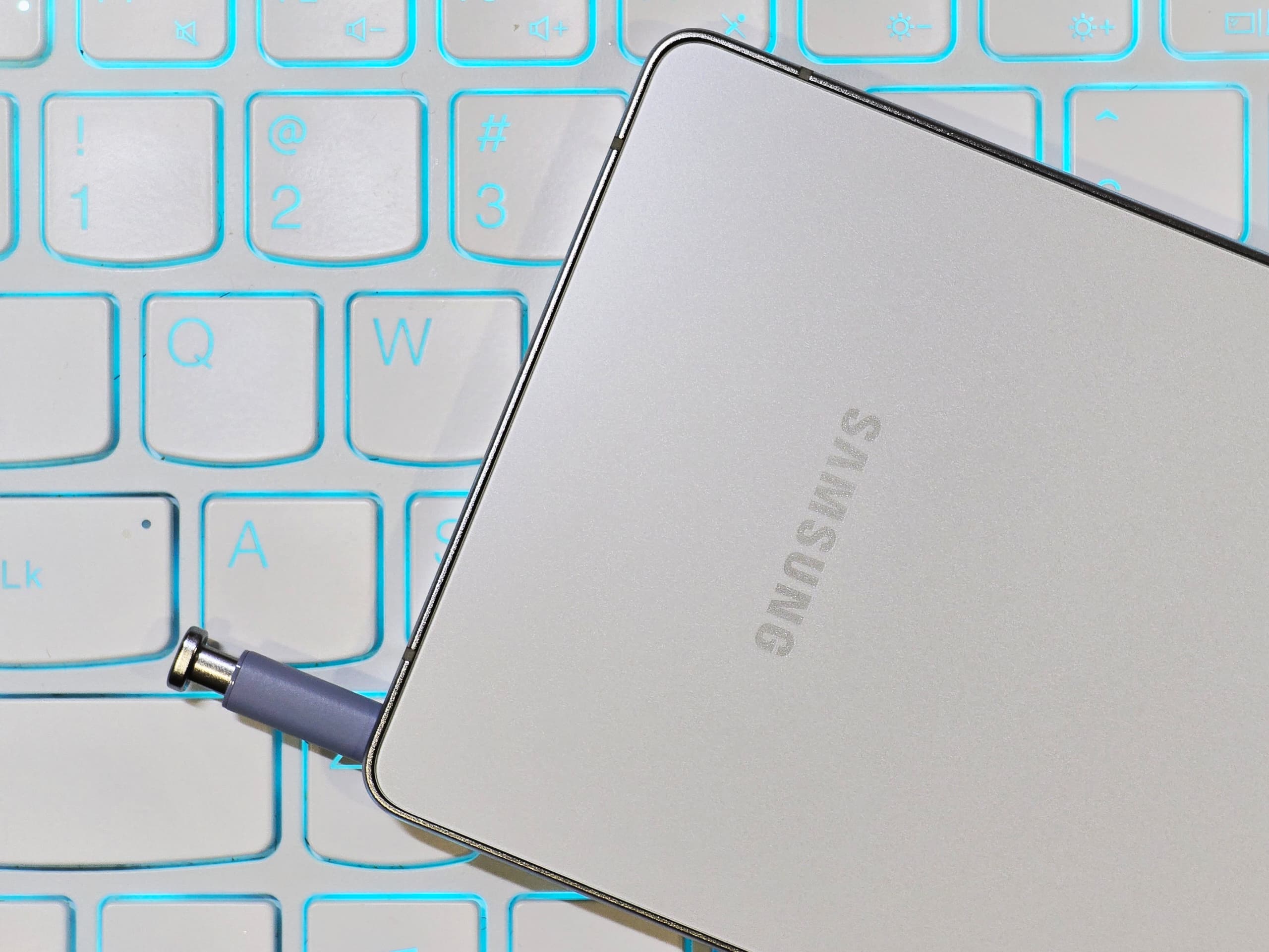 Samsung Galaxy S25 Ultra 開箱初体验：更輕薄設計，更强勁性能、更多實用兼好玩 AI ！ 10