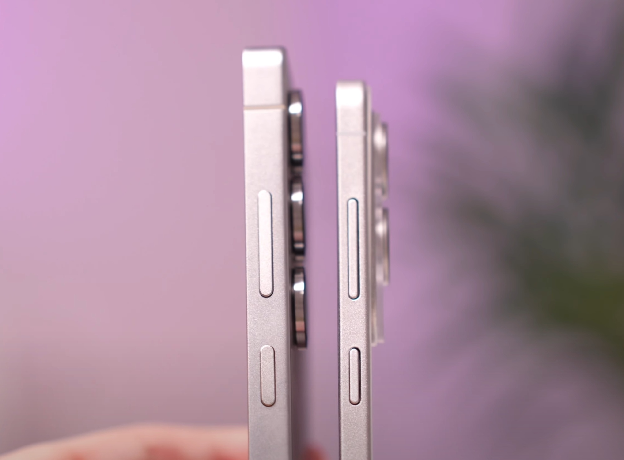 上手視頻曝光：Samsung Galaxy S25 Edge 黑與白色模型機搶先看；機身對比 S25 Ultra 薄好多！ 4