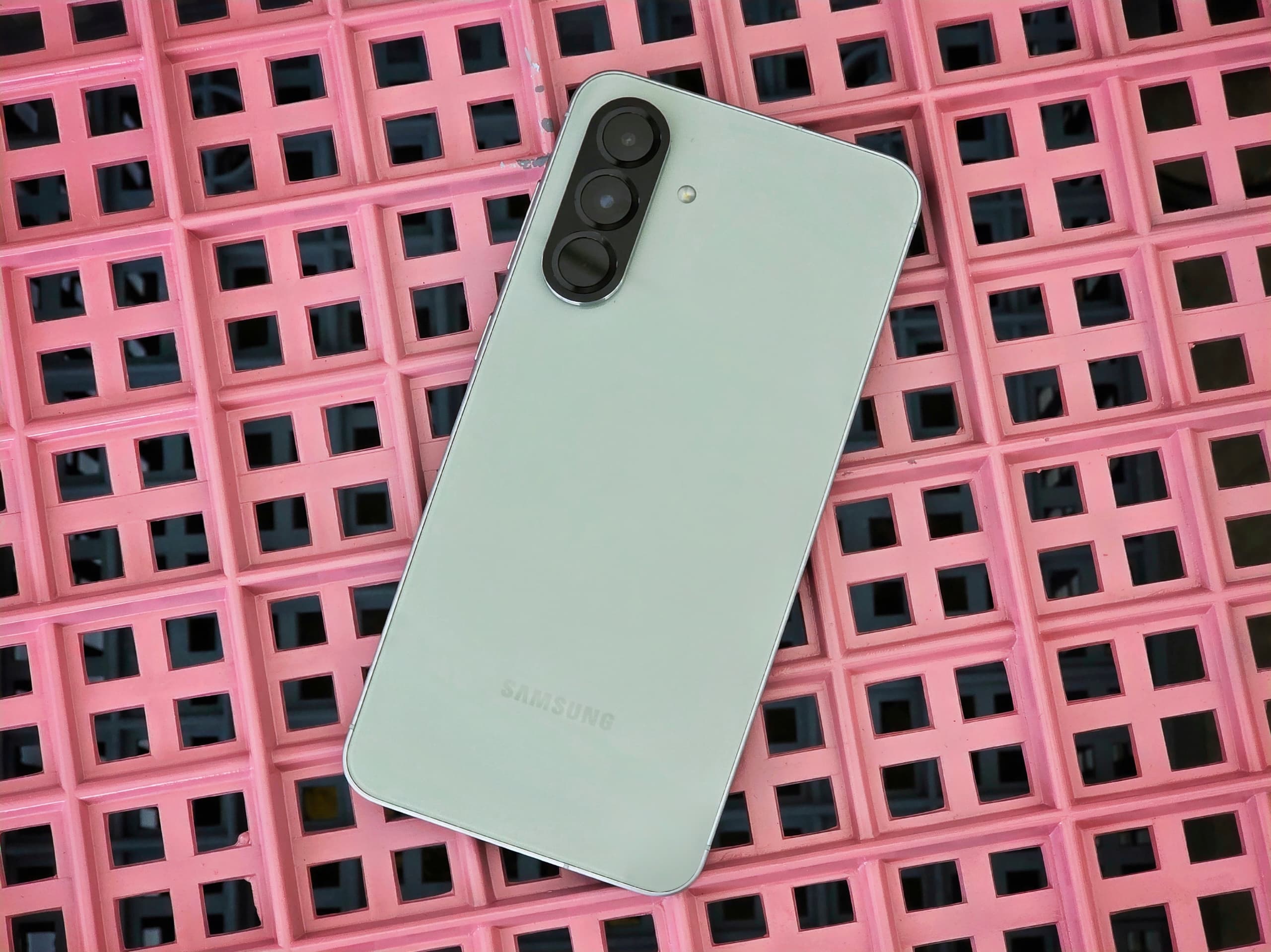 Samsung Galaxy A56 5G 開箱初體驗：更有趣了 ~ 當中端機也開始玩起輕薄設計與 AI 功能！ 23
