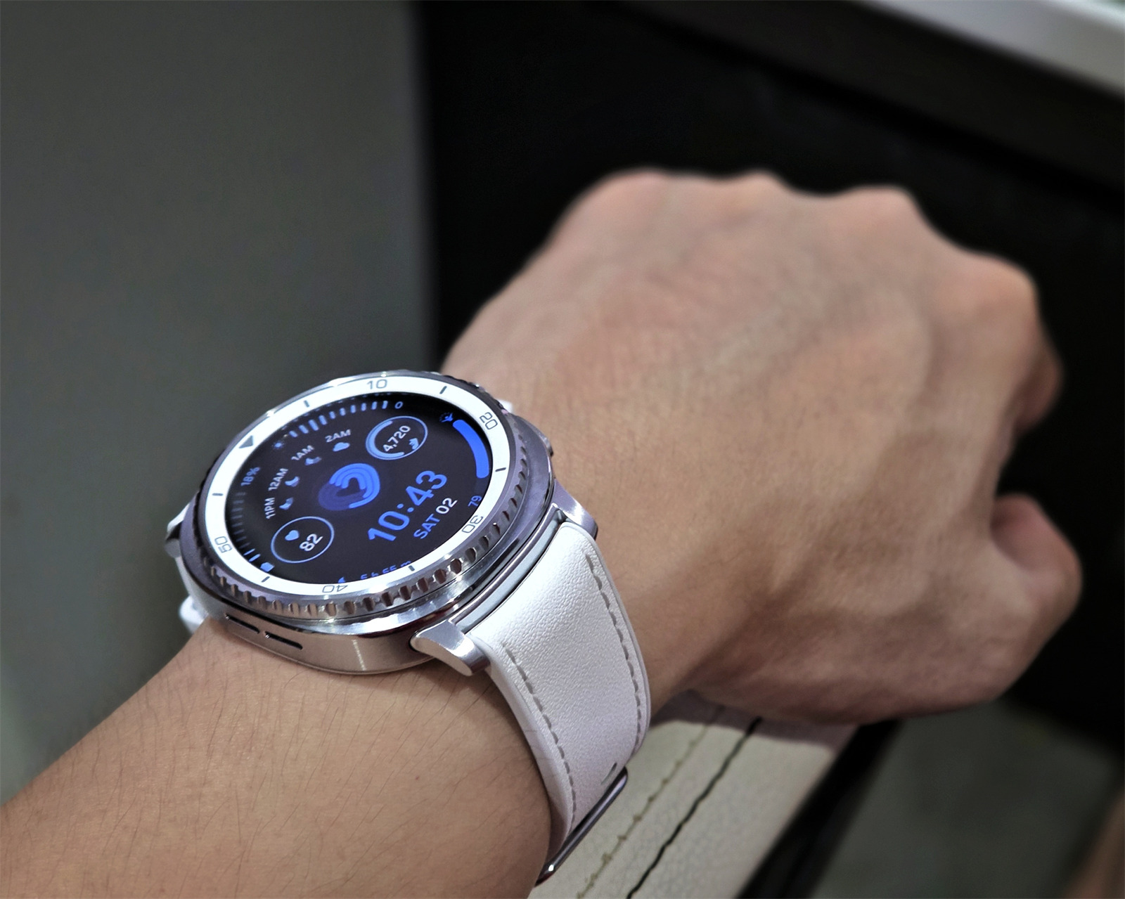 Samsung Galaxy Watch8 Classic 評測：實體旋轉錶圈與 Gemini AI 加持，讓這款經典智能錶更具魅力！ 13