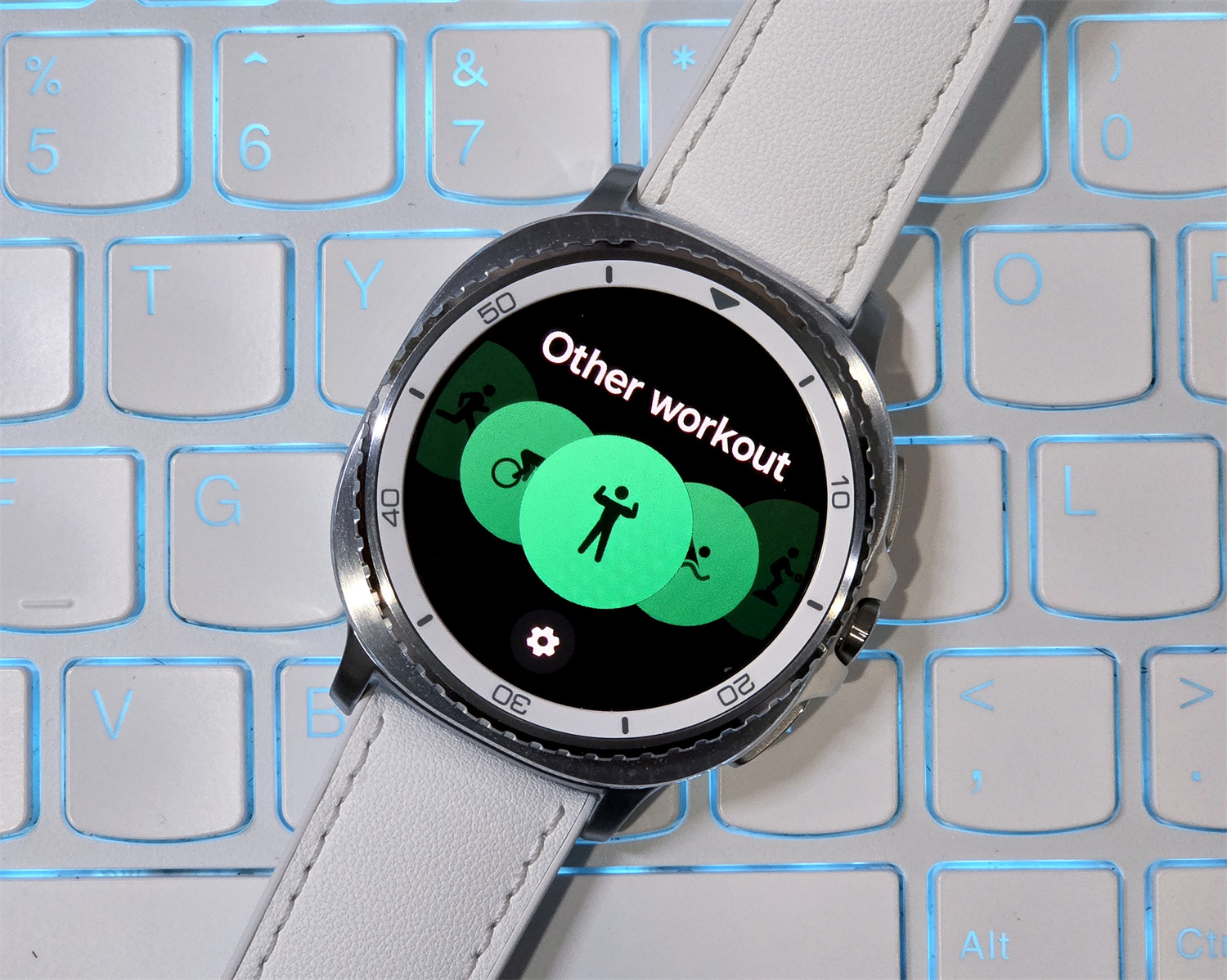 Samsung Galaxy Watch8 Classic 評測：實體旋轉錶圈與 Gemini AI 加持，讓這款經典智能錶更具魅力！ 35