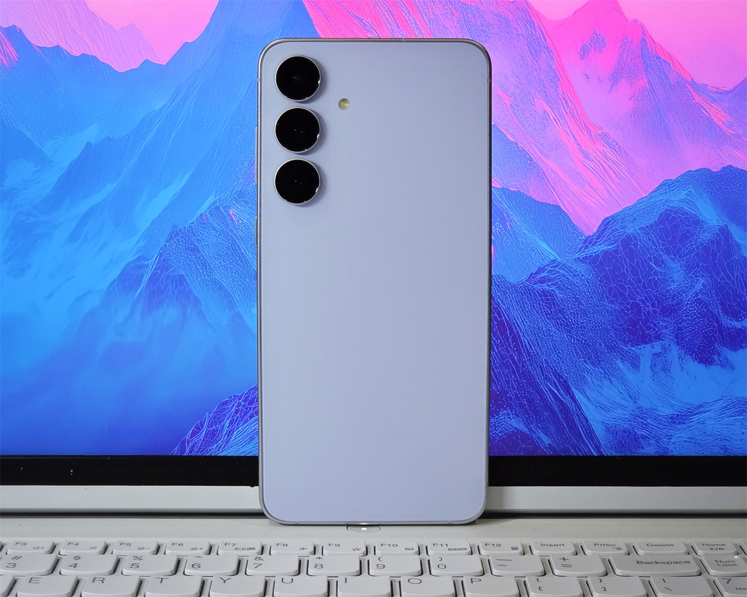 Samsung Galaxy S25 FE 詳細評測：主打輕薄設計與旗艦級 Galaxy AI 功能的輕旗艦！ 1