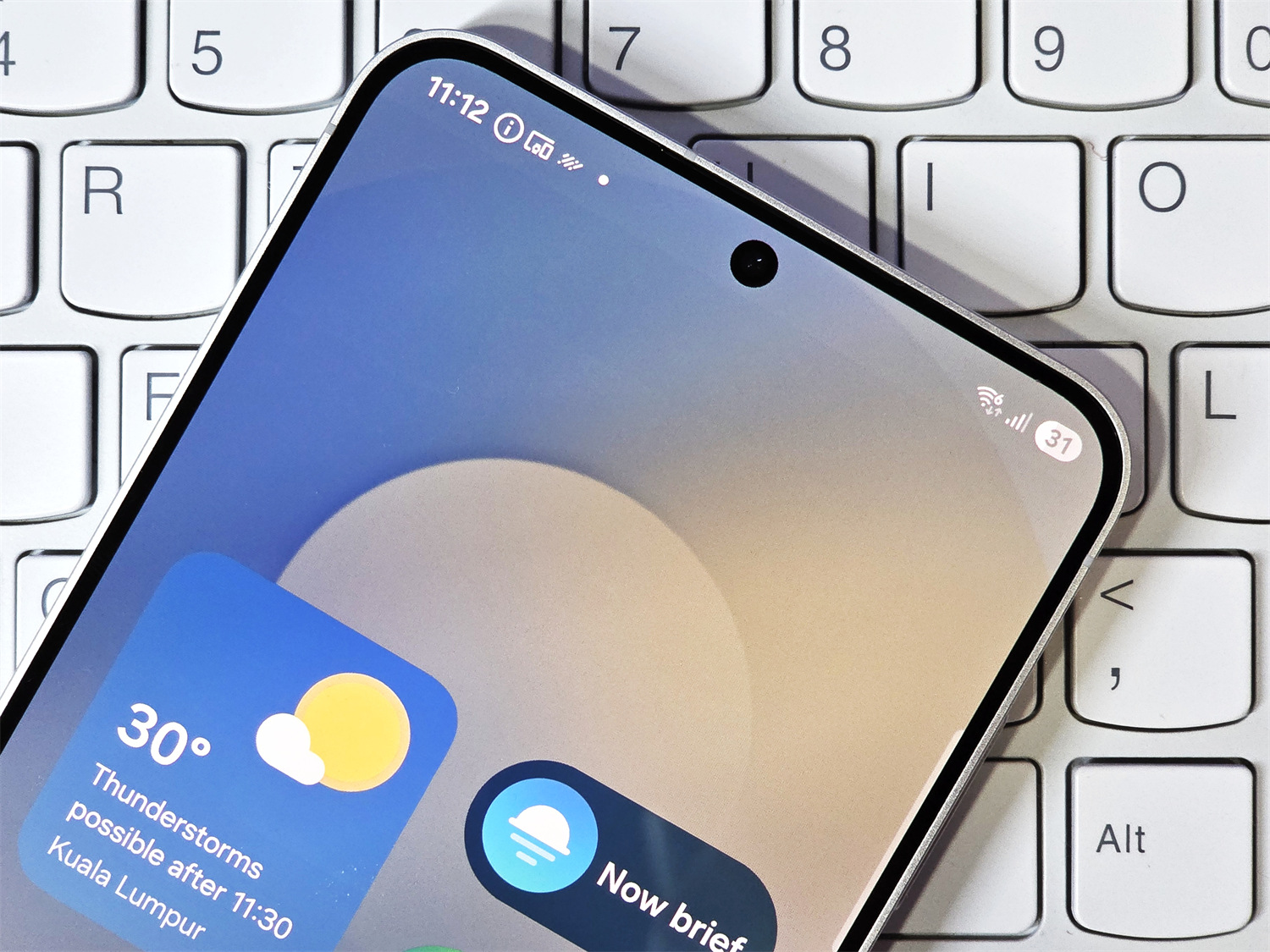 Samsung Galaxy S25 FE 詳細評測：主打輕薄設計與旗艦級 Galaxy AI 功能的輕旗艦！ 6