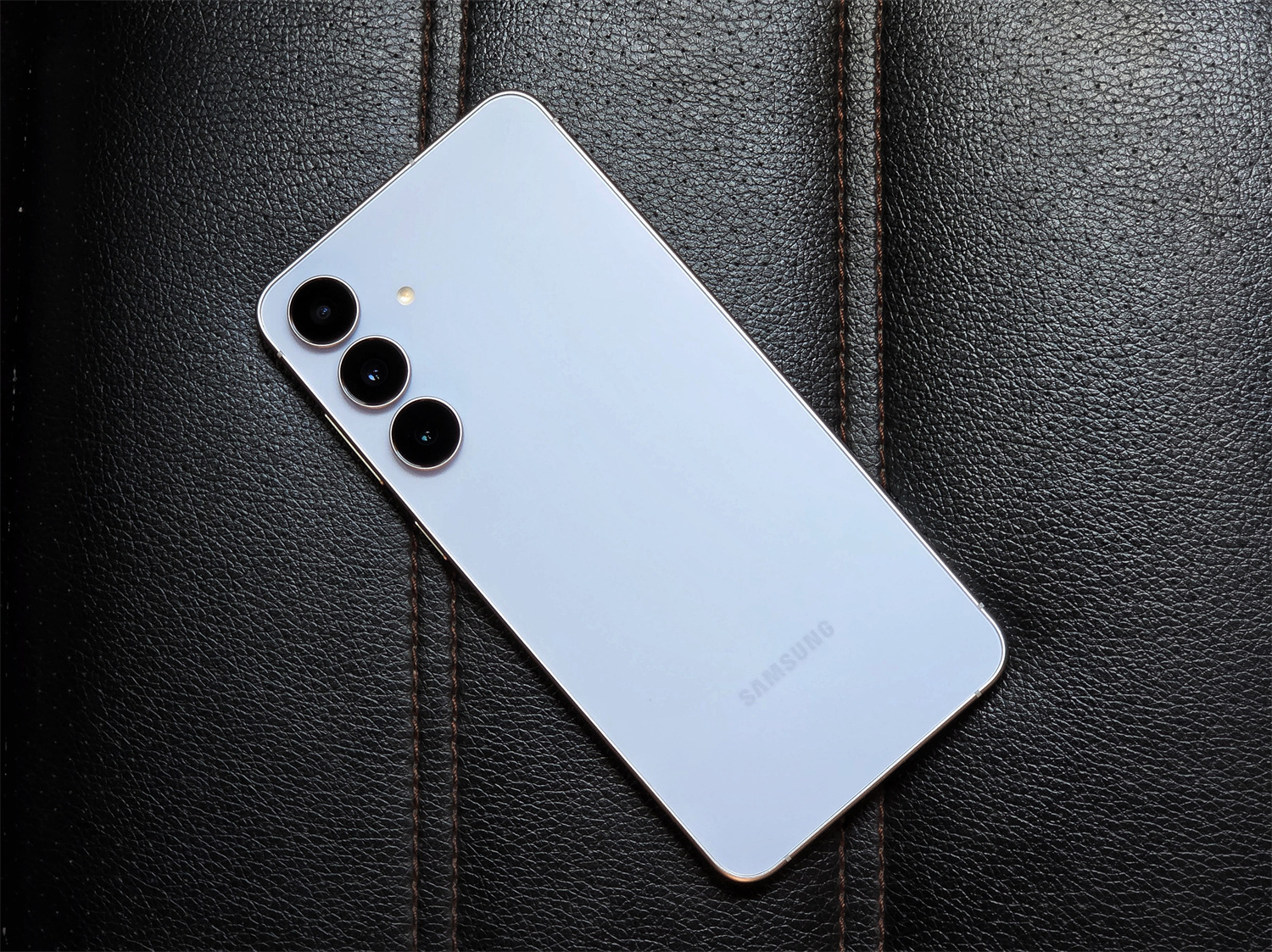 Samsung Galaxy S25 FE 詳細評測：主打輕薄設計與旗艦級 Galaxy AI 功能的輕旗艦！ 4