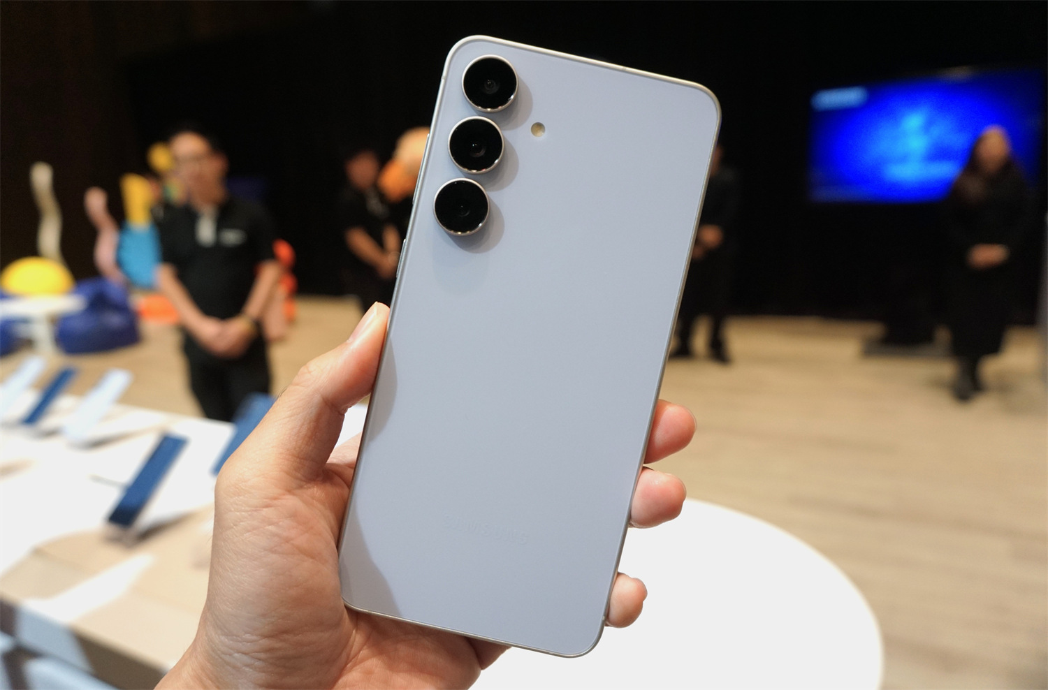 更輕薄設計、更高屏佔比、更大電量：Samsung Galaxy S25 FE 與 Galaxy Tab S11 系列上手初體驗分享！ 5