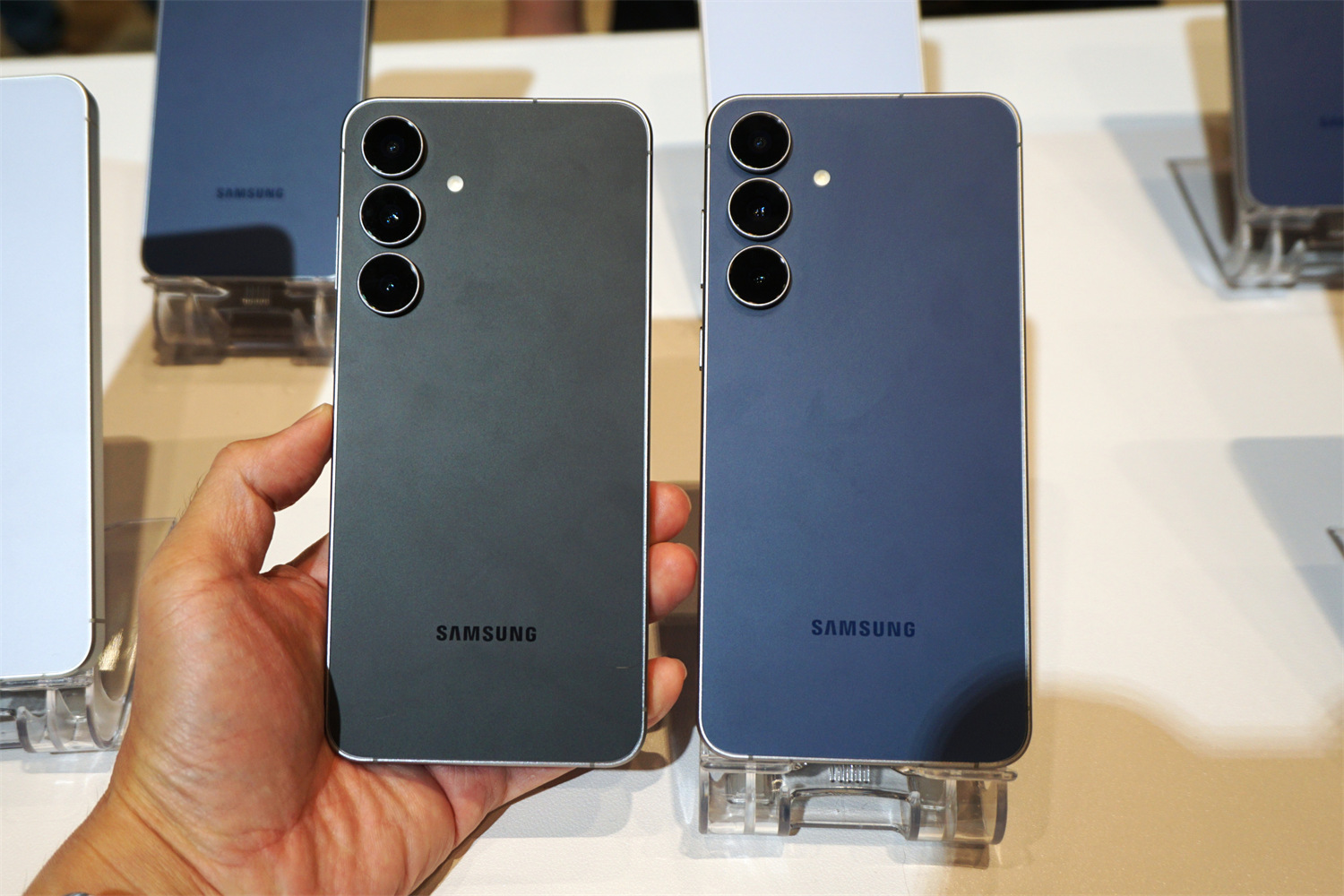 更輕薄設計、更高屏佔比、更大電量：Samsung Galaxy S25 FE 與 Galaxy Tab S11 系列上手初體驗分享！ 4