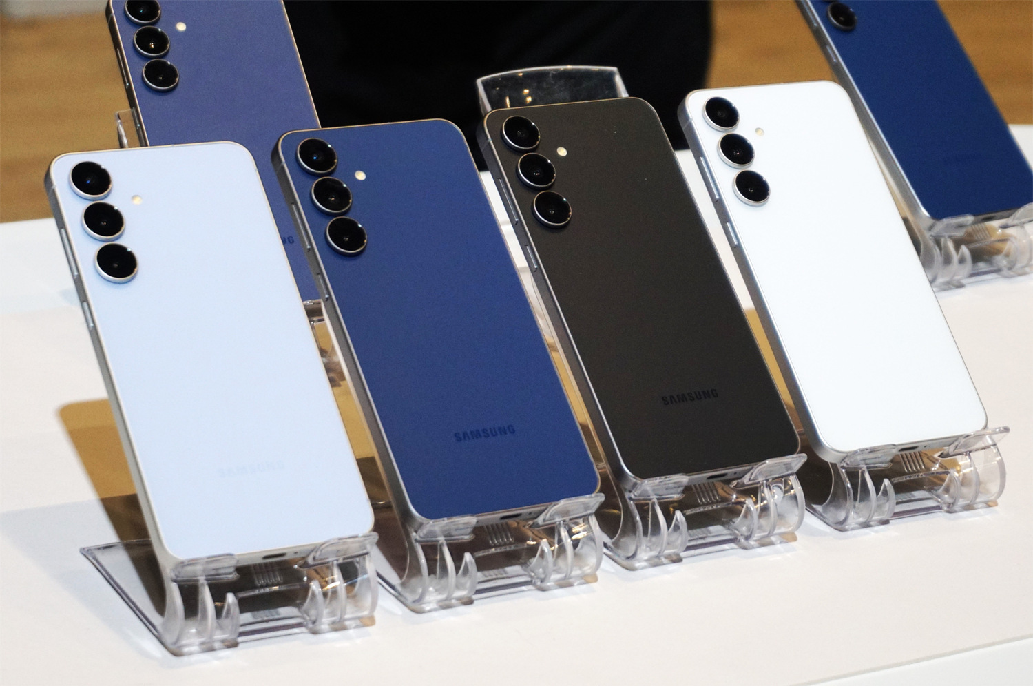 更輕薄設計、更高屏佔比、更大電量：Samsung Galaxy S25 FE 與 Galaxy Tab S11 系列上手初體驗分享！ 7