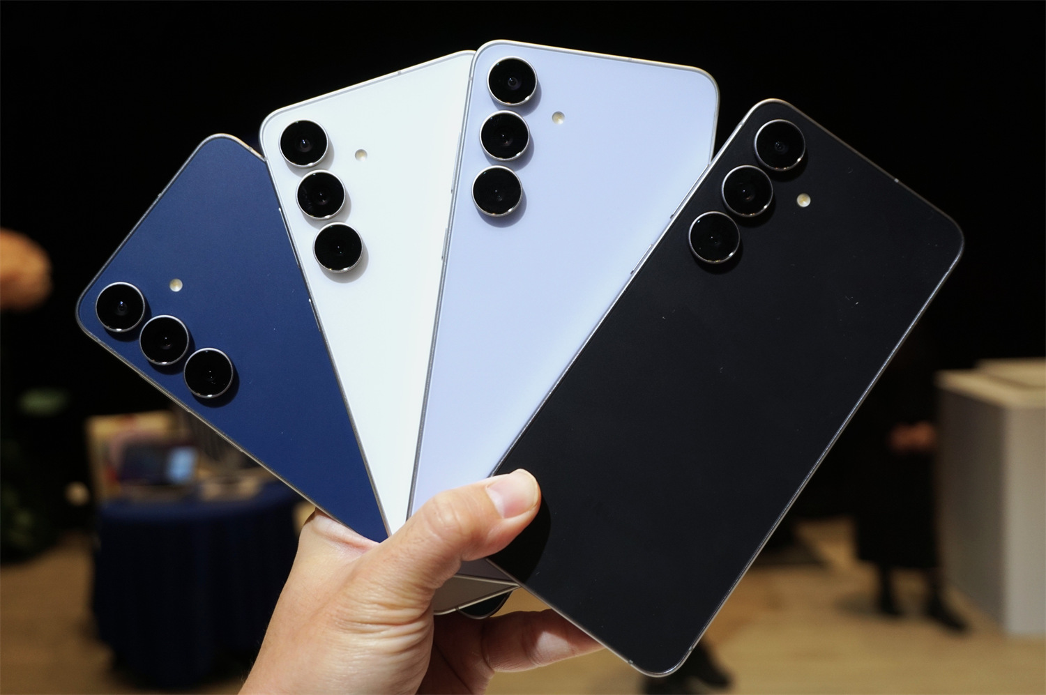 更輕薄設計、更高屏佔比、更大電量：Samsung Galaxy S25 FE 與 Galaxy Tab S11 系列上手初體驗分享！ 3