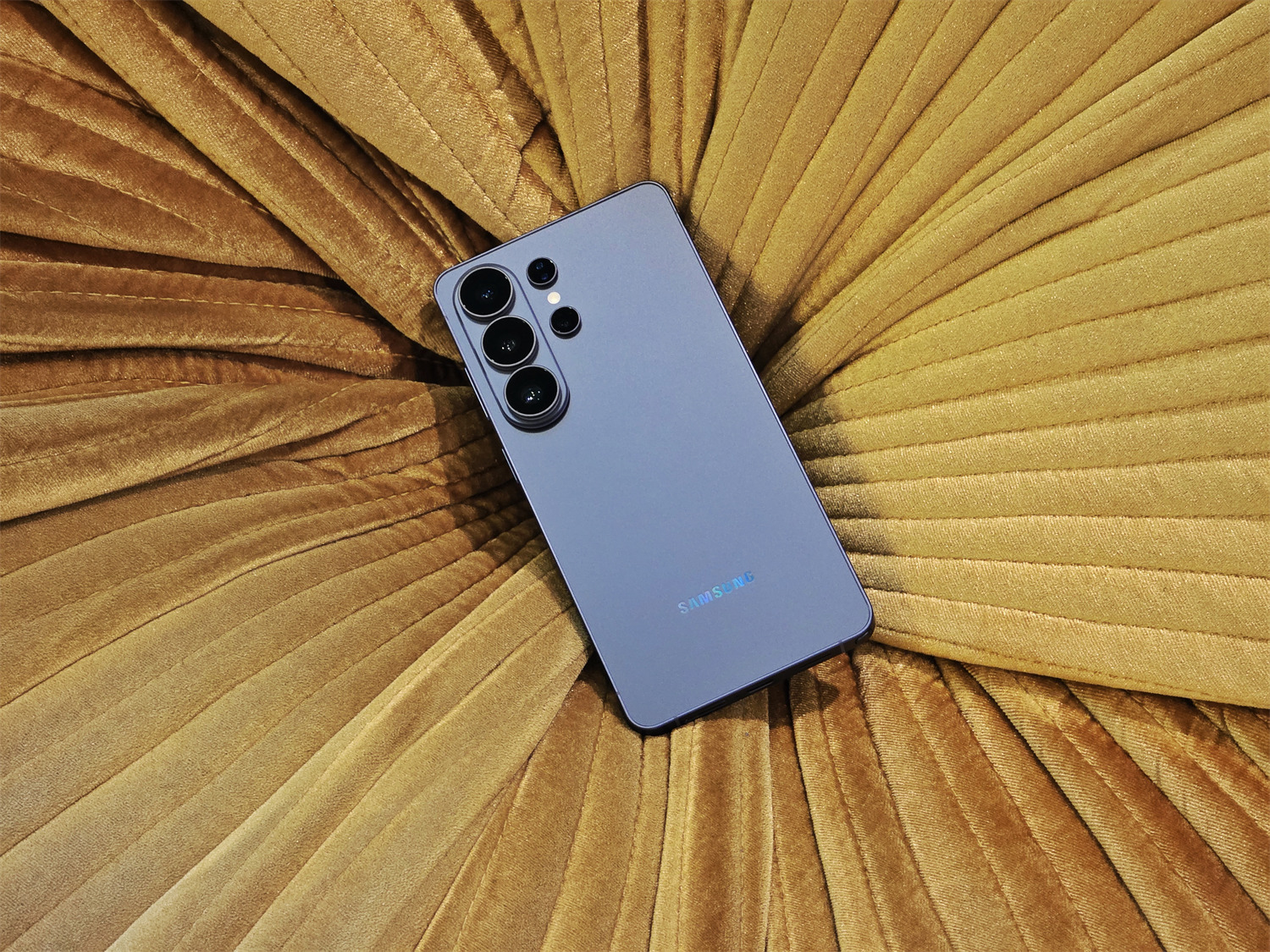 Samsung Galaxy S26 Ultra 評測：「軟硬兼施」進化；憑隱私螢幕與更強 AI 突圍的年度旗艦！ 1