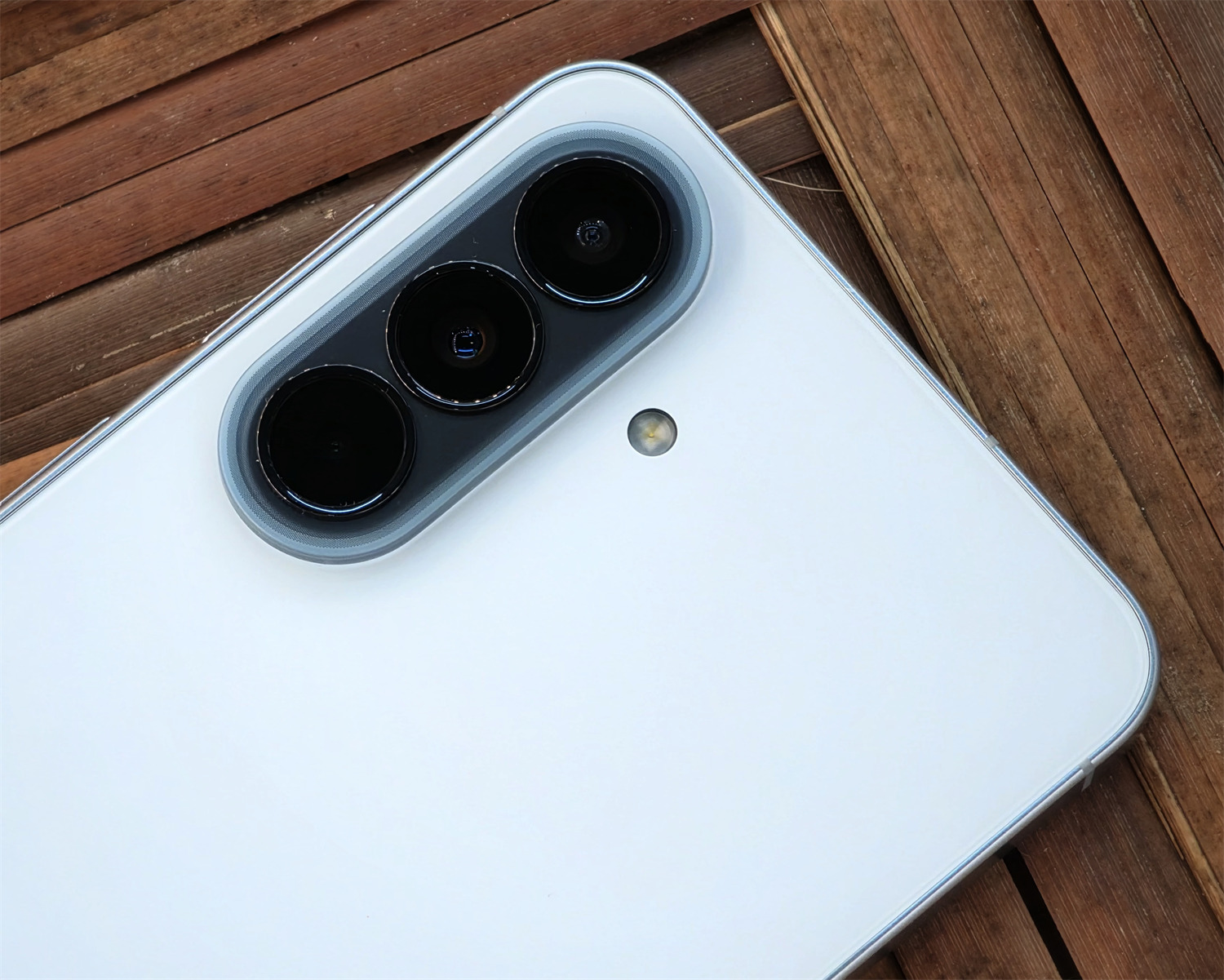 Samsung Galaxy A57 5G 開箱評測：更輕薄設計、更清晰夜拍、更好玩 AI；七大體驗升級一次看懂！ 8