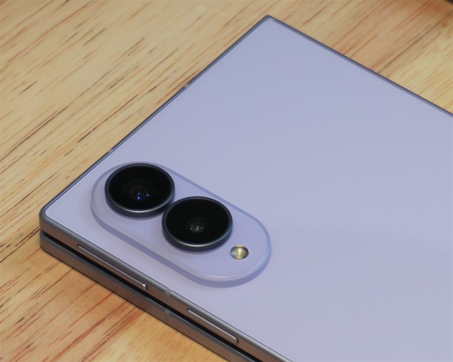 新寬摺叠手機發佈 ：Samsung Galaxy Z Fold8 Ultra、Galaxy Z Fold8 與 Z Flip8 上手體驗與主要賣點搶先看！ 9