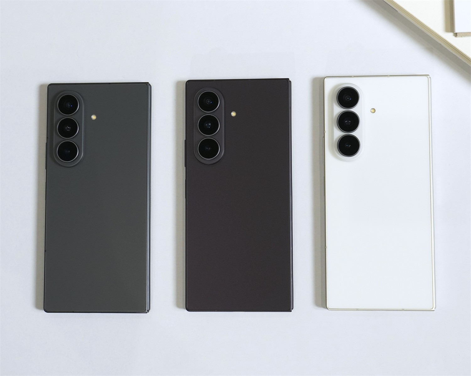 新寬摺叠手機發佈 ：Samsung Galaxy Z Fold8 Ultra、Galaxy Z Fold8 與 Z Flip8 上手體驗與主要賣點搶先看！ 15