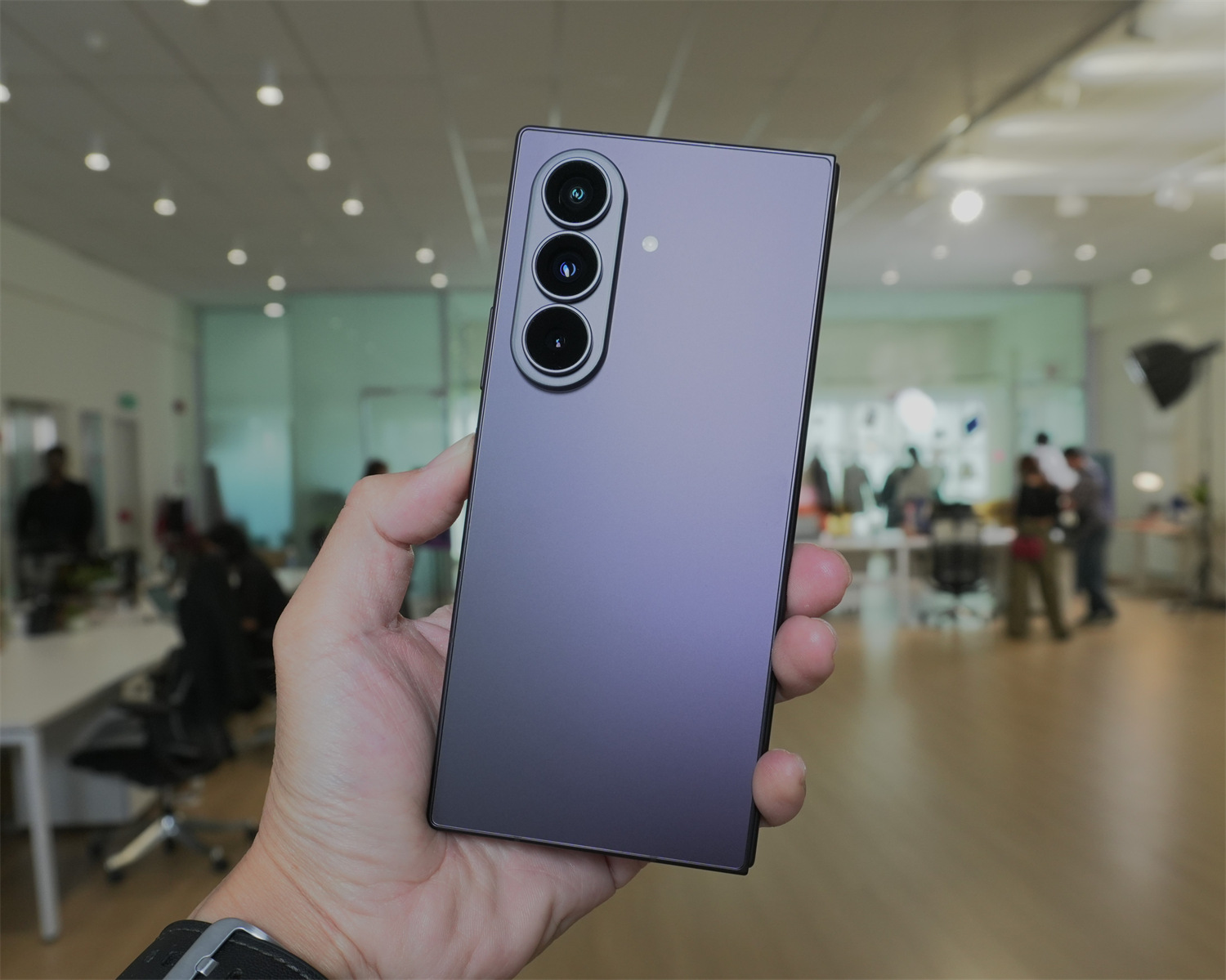 新寬摺叠手機發佈 ：Samsung Galaxy Z Fold8 Ultra、Galaxy Z Fold8 與 Z Flip8 上手體驗與主要賣點搶先看！ 14