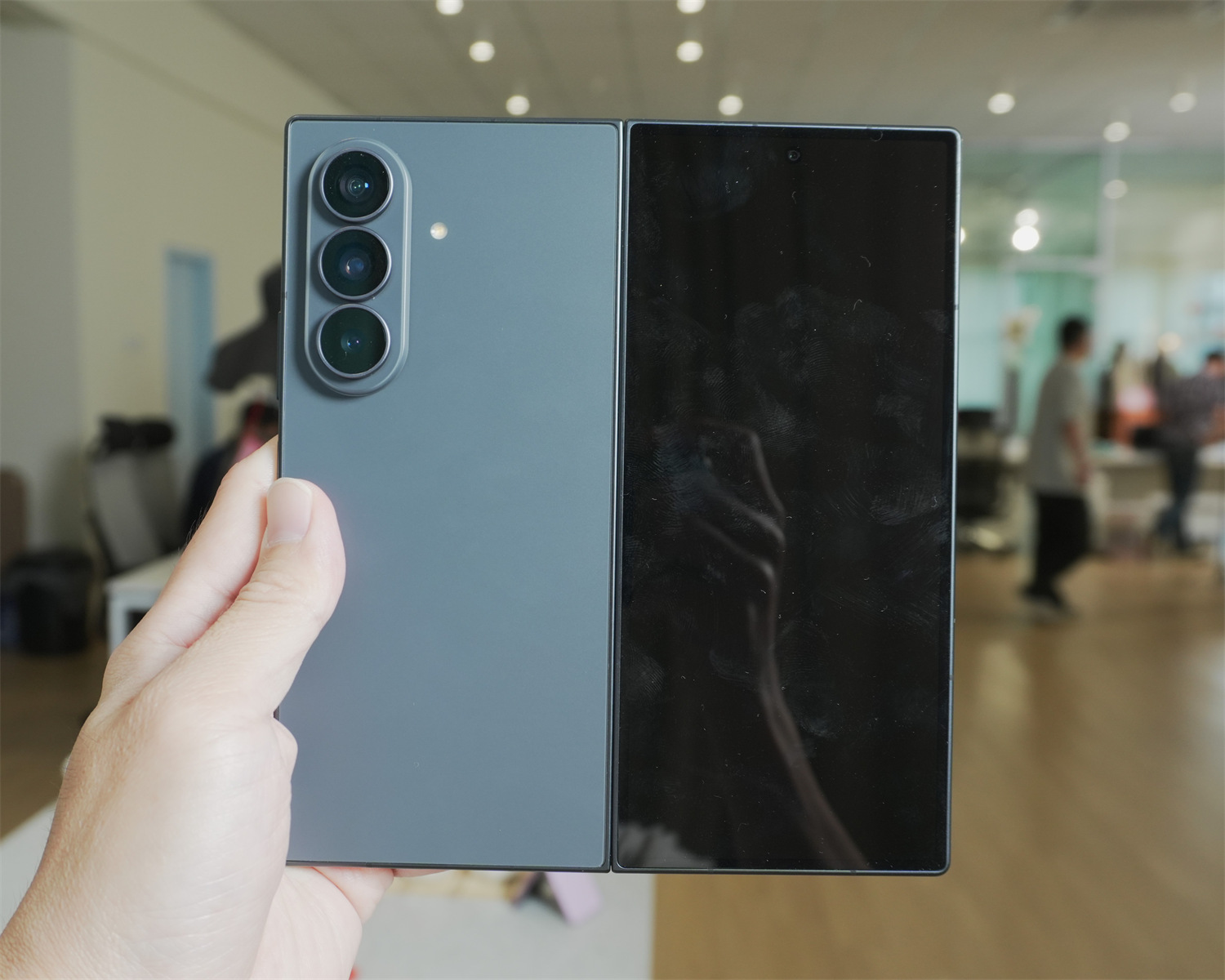 新寬摺叠手機發佈 ：Samsung Galaxy Z Fold8 Ultra、Galaxy Z Fold8 與 Z Flip8 上手體驗與主要賣點搶先看！ 23