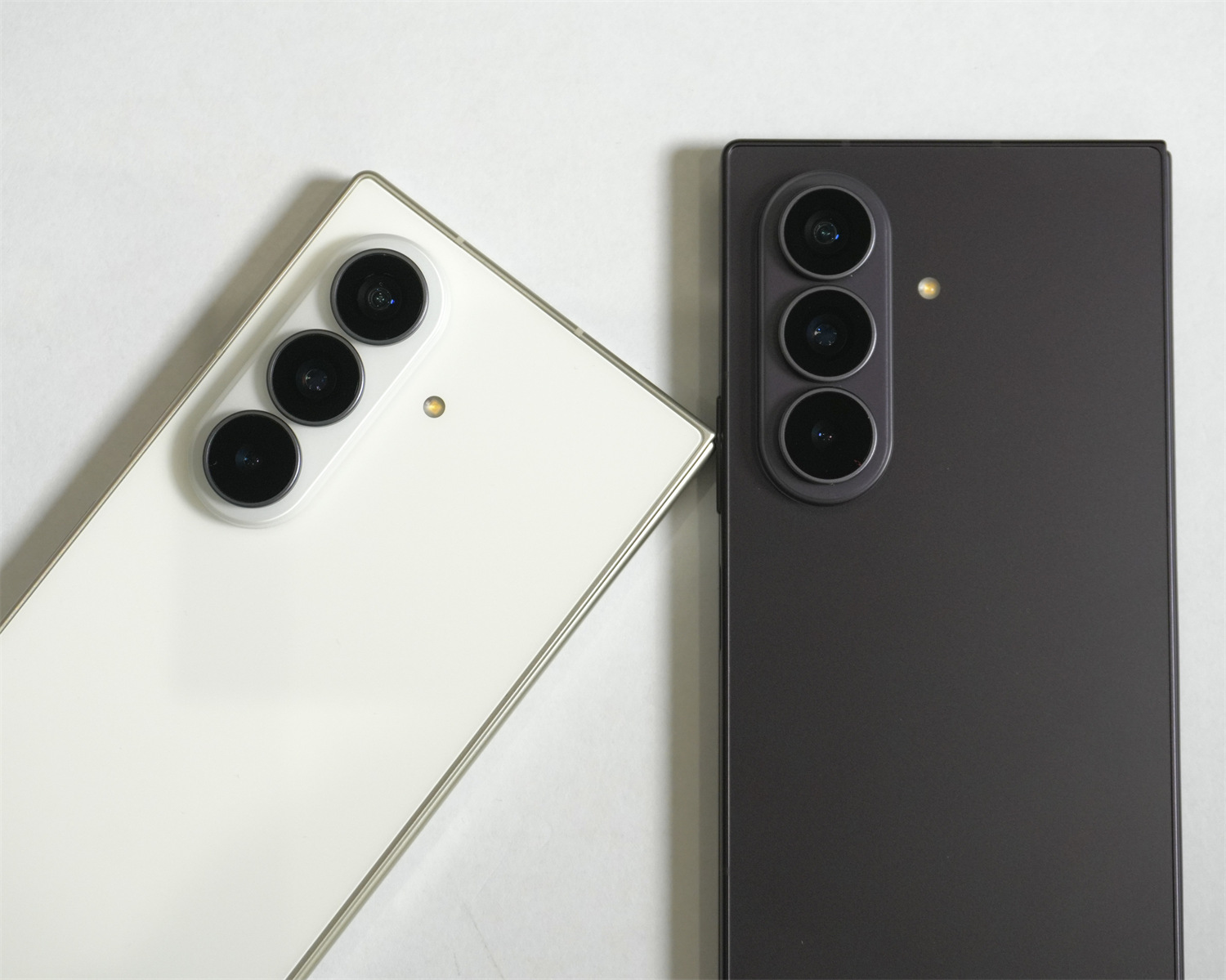 新寬摺叠手機發佈 ：Samsung Galaxy Z Fold8 Ultra、Galaxy Z Fold8 與 Z Flip8 上手體驗與主要賣點搶先看！ 22