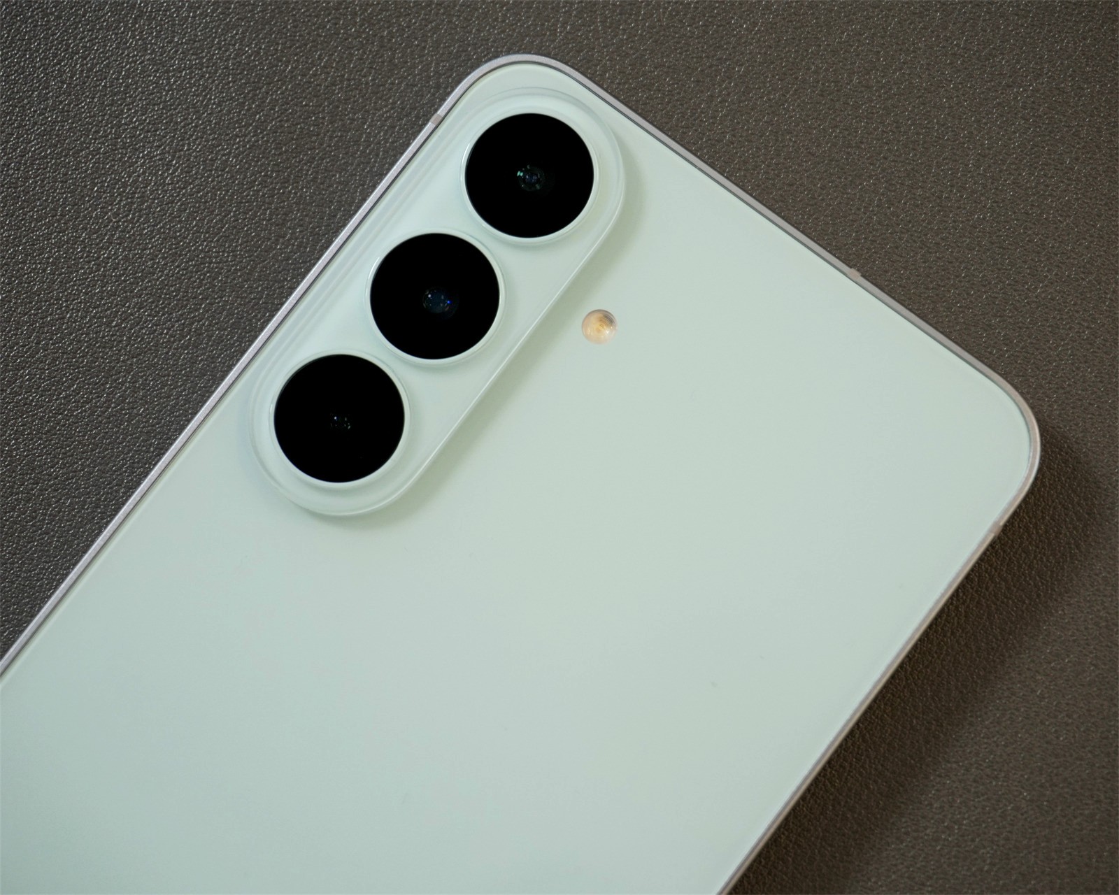平價也享有旗艦級 AI 功能：Samsung Galaxy S26 FE 正式發佈；上手體驗＆優惠售價搶先看！ 9