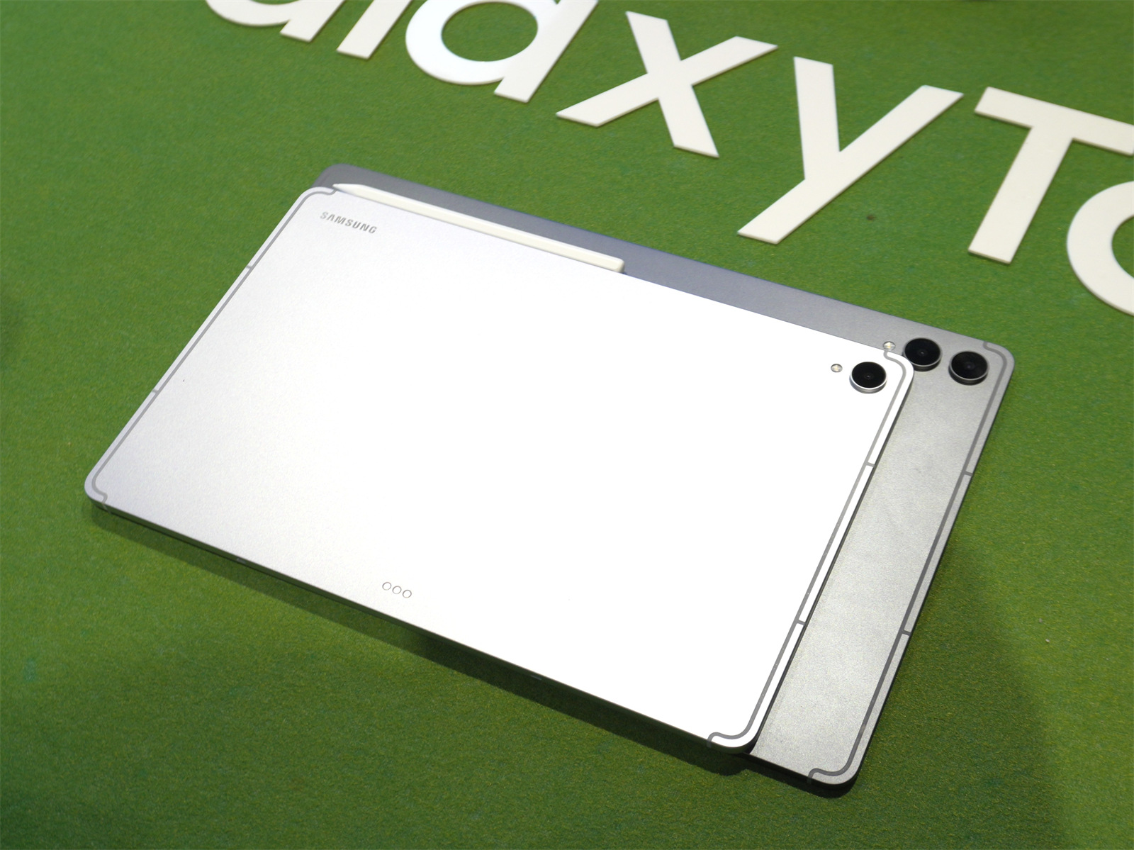預裝 Photoshop、超薄機身、更強性能與 AI：Samsung Galaxy Tab S12 系列上手體驗分享！ 1